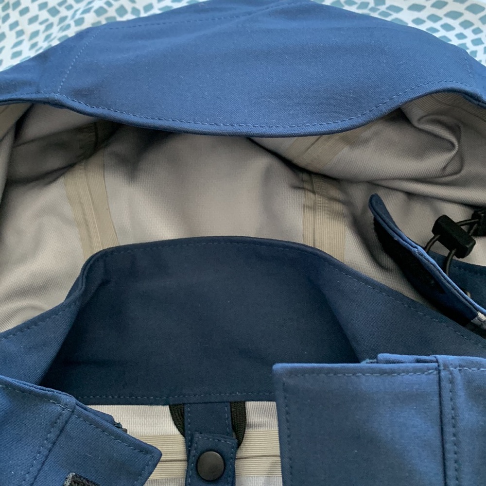 Authentic CANADA GOOSE Waterproof Hooded Jacket BNWT - Picture 4 of 16